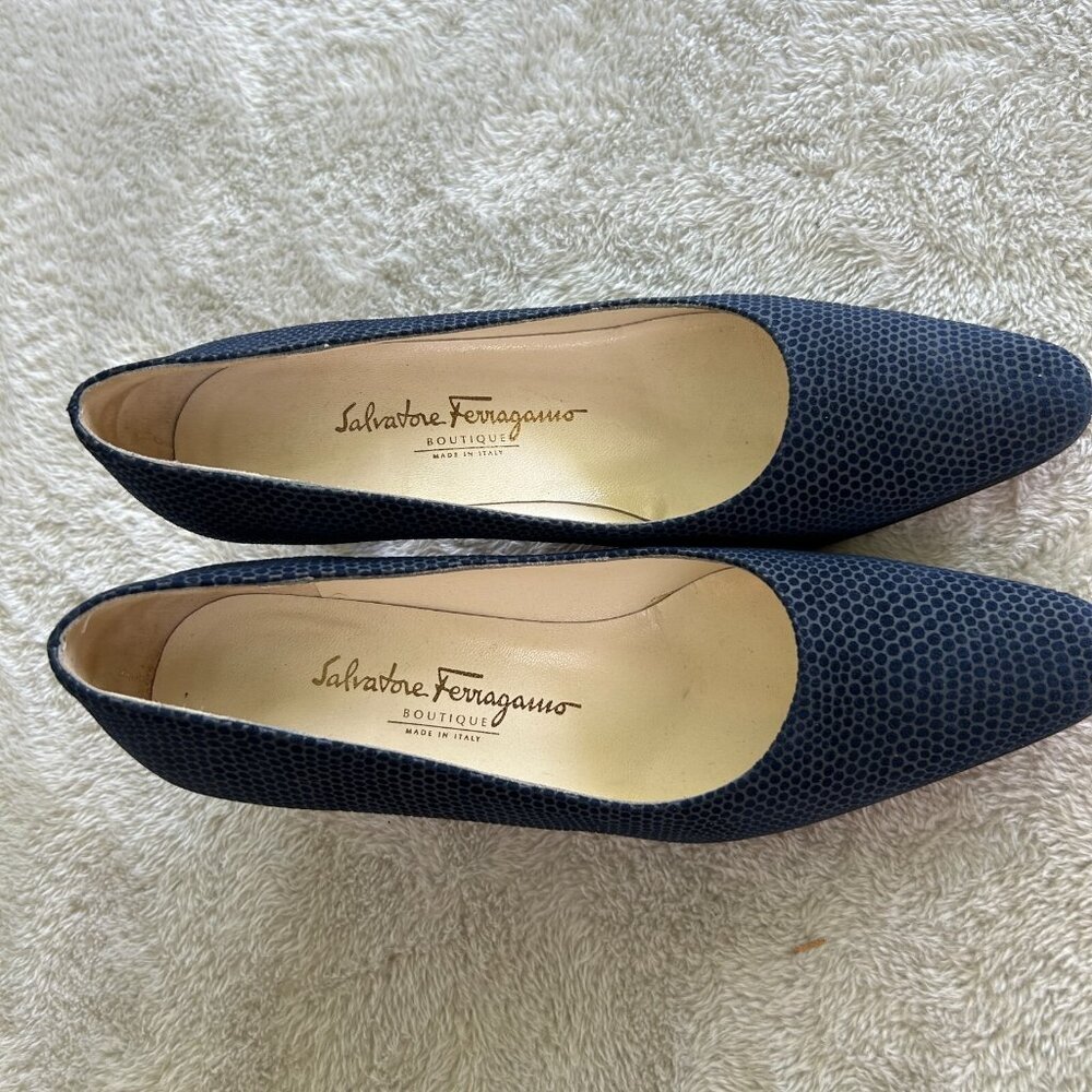 Salvatore Ferragamo Boutique Pumps Womens 6-1/2 B Blue Suede Reptile Textured - Picture 6 of 10